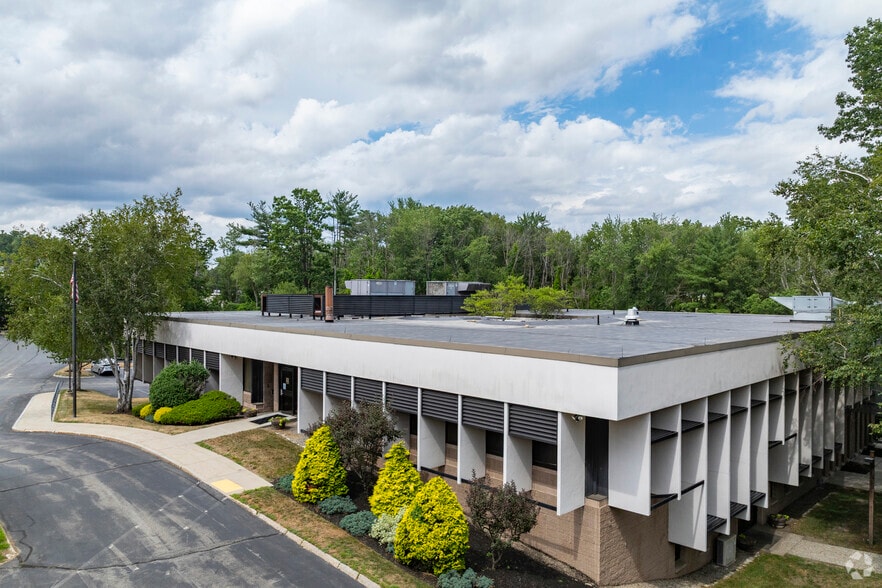 More Photos Of 6 Manor Pky, Salem Office For Lease