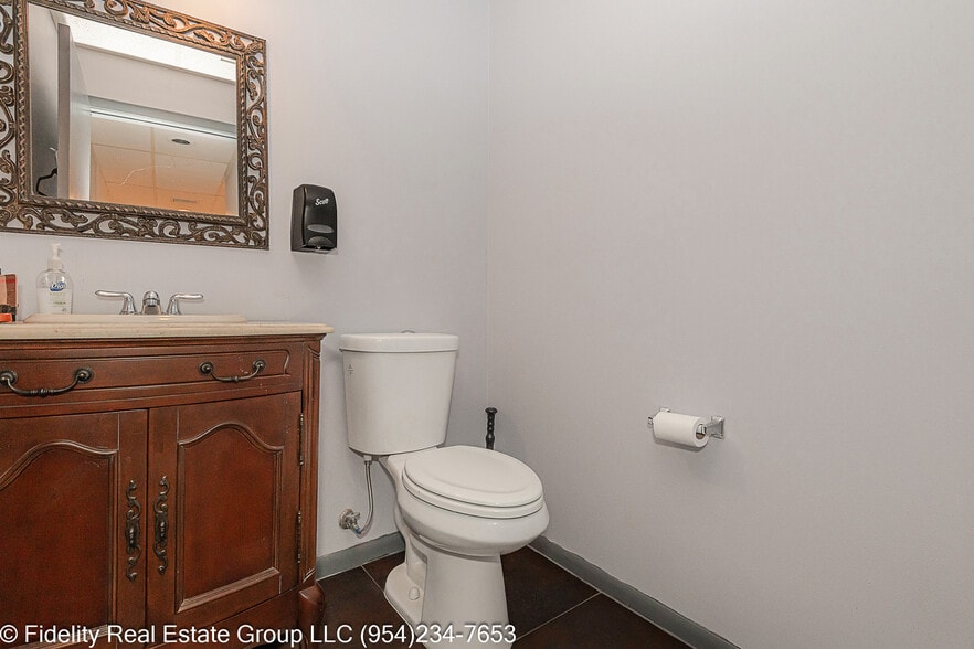 More Photos Of 3650 Coral Ridge Dr, Coral Springs Light Manufacturing For Sale