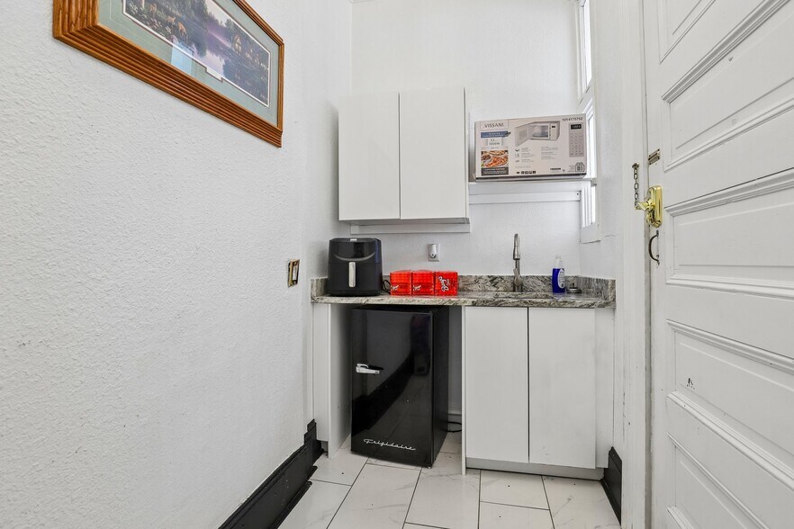 More Photos Of 421 Howard St, San Antonio Hospitality For Sale