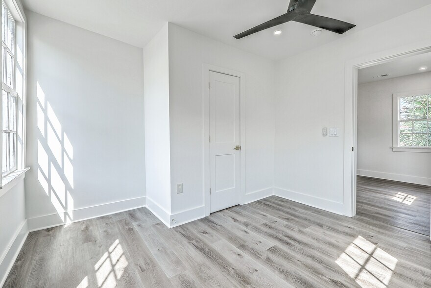 More Photos Of 68 Lee St, Charleston Apartments For Sale