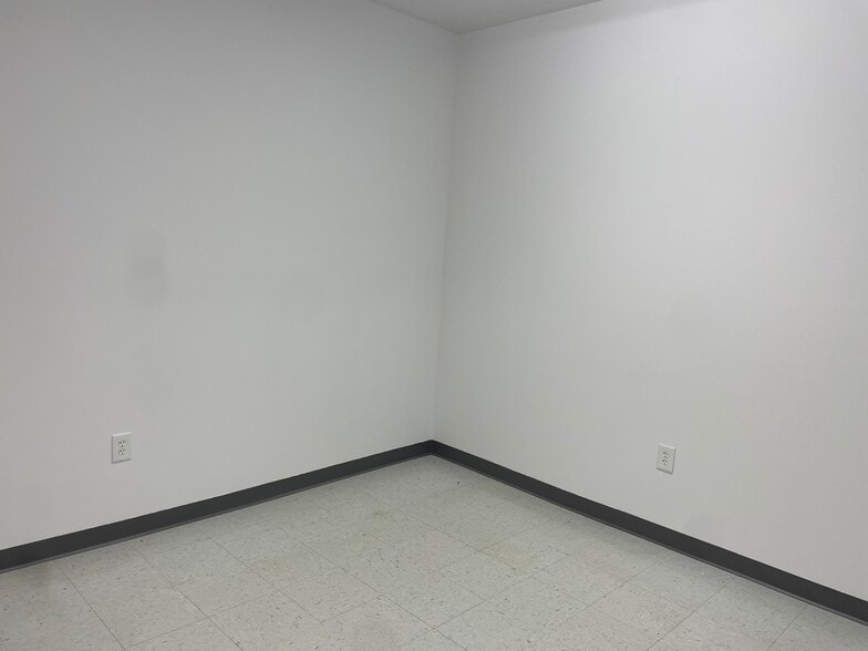 More Photos Of 2141 Eastview Pky, Conyers Office For Sale