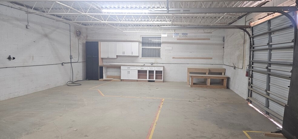 More Photos Of 211 SE 9th Ave, Boynton Beach Light Manufacturing For Lease