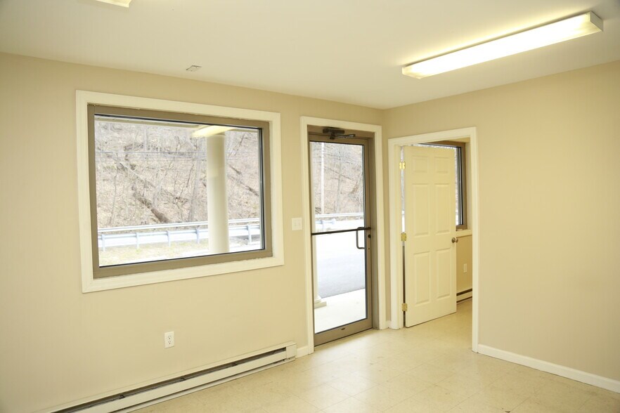 More Photos Of 925 Canyon Rd, Morgantown Distribution For Lease