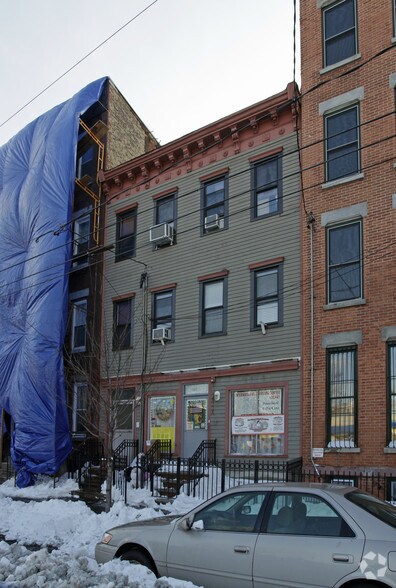 More Photos Of 163 Christopher Columbus Dr, Jersey City Storefront Retail Residential For Lease