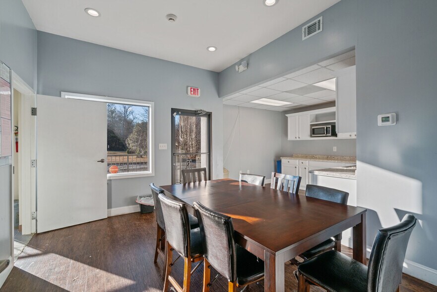 More Photos Of 237 Upper Riverdale Rd, Riverdale Medical For Sale