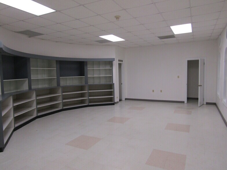 More Photos Of 131 W Main St, New Iberia Storefront For Lease