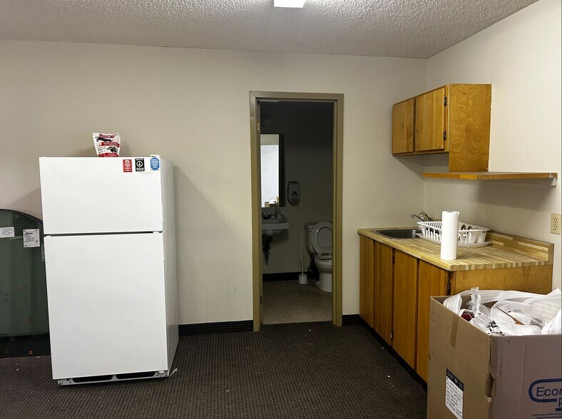 More Photos Of 2928 18th St NE, Calgary Warehouse For Lease