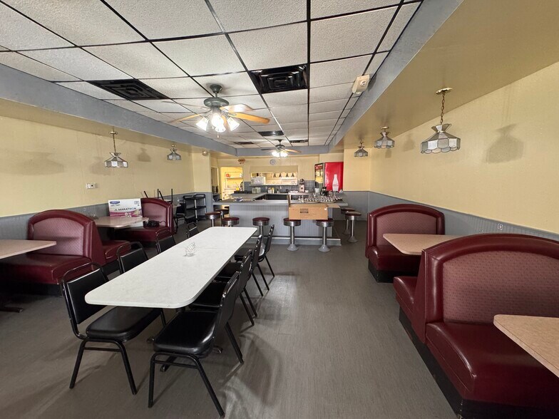 More Photos Of 118 S Lafayette St, Macomb Storefront Retail Residential For Sale