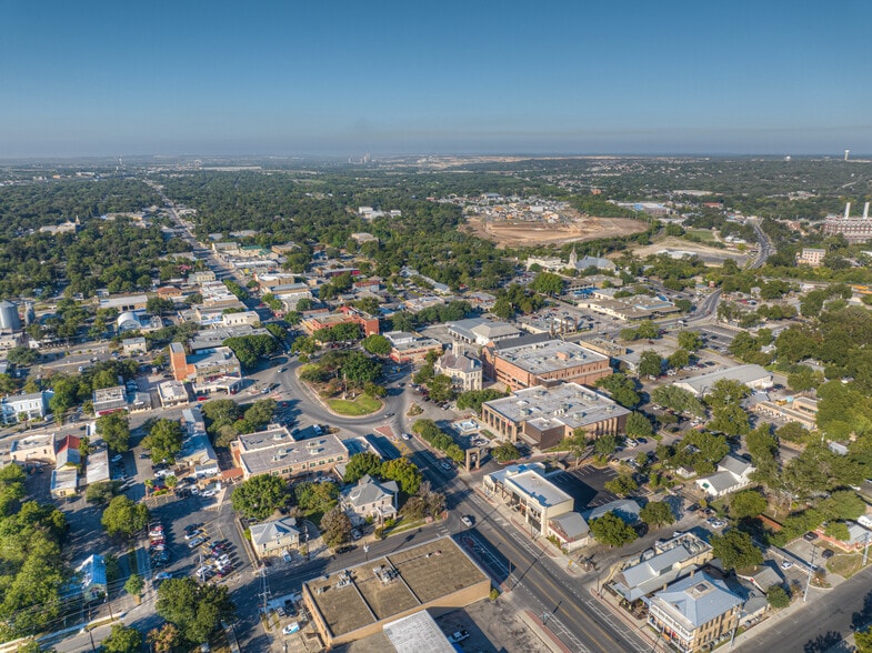 More Photos Of 207 E San Antonio St, New Braunfels Loft Creative Space For Lease