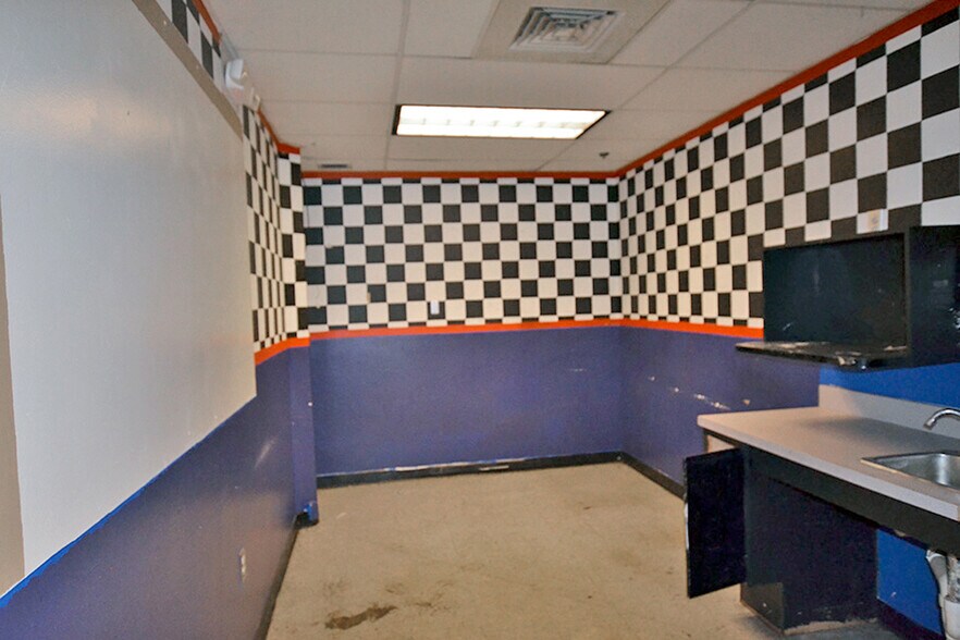 More Photos Of 317 Lincoln Hwy, Fairview Heights Auto Repair For Lease