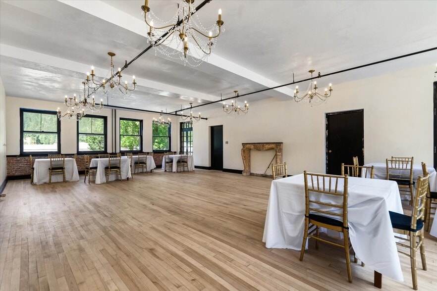 More Photos Of 99 Satherfield Rd, Silverton Hospitality For Sale