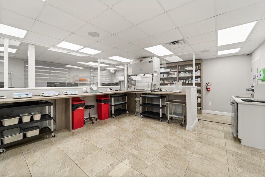 More Photos Of 7860 NW 46th St, Doral Distribution For Lease