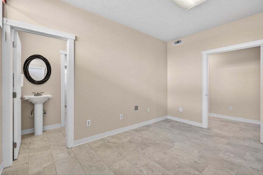 More Photos Of 619 Diagonal St, Clarkston Medical For Sale