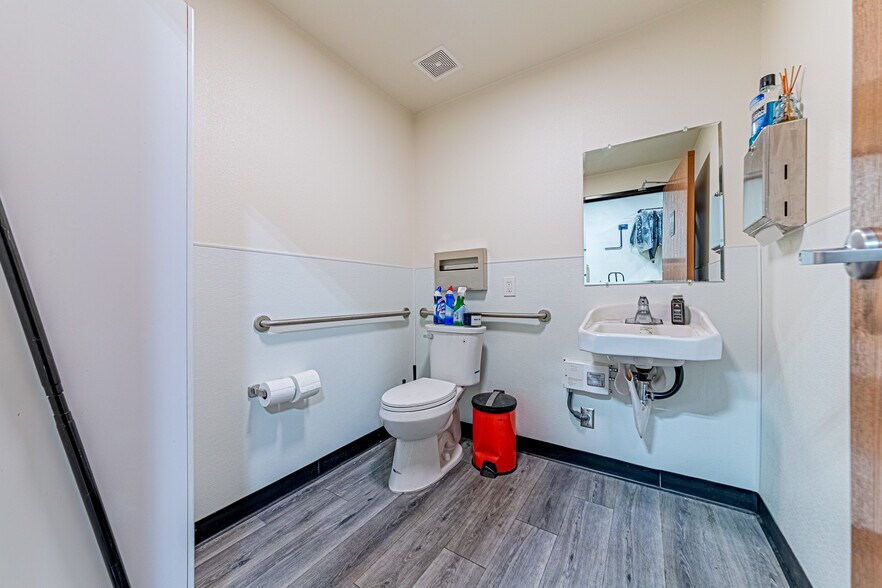 More Photos Of 2005 Raymer Ave, Fullerton Warehouse For Sale