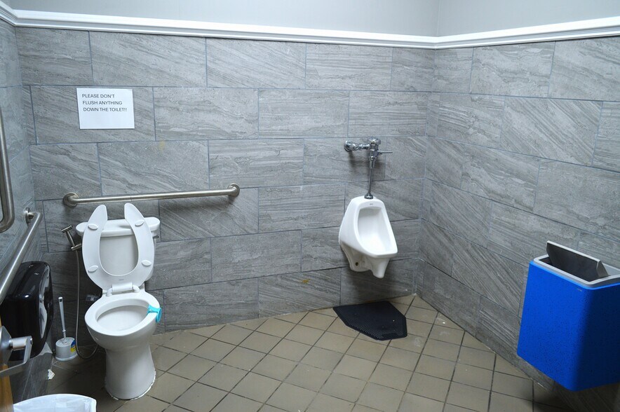 More Photos Of 341 S Main St, Bishopville Service Station For Sale