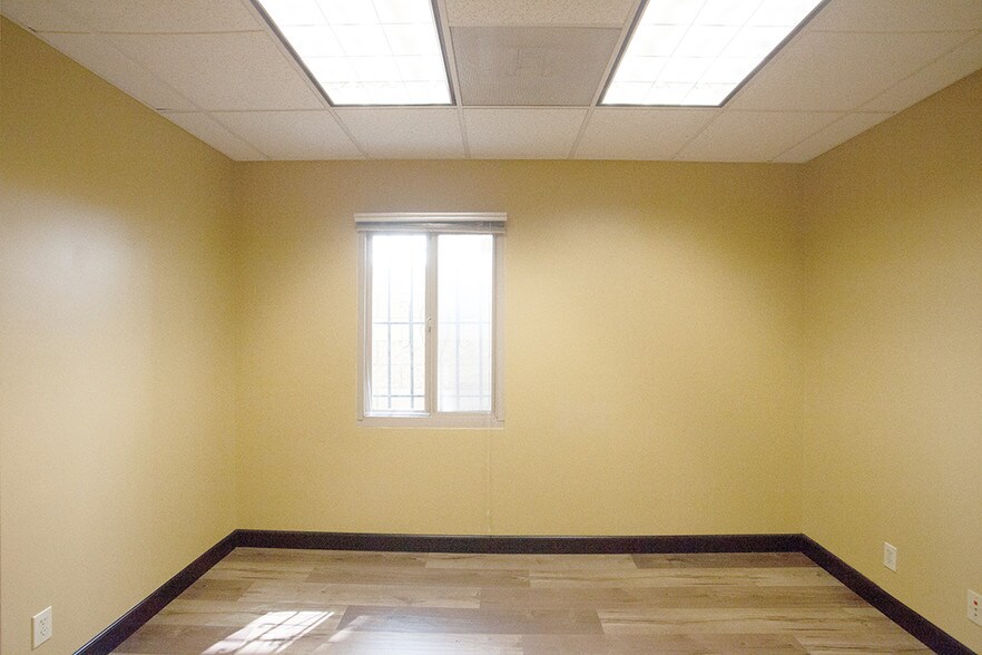 More Photos Of 425-427 Atlantic Ave, Long Beach Office For Sale