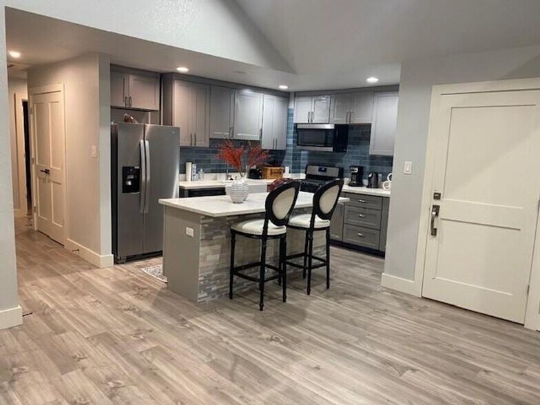 More Photos Of 6325 Riverview Way, Houston Apartments For Sale