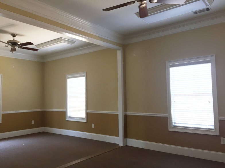 More Photos Of 1011 Woodridge Ln, Watkinsville Office For Lease
