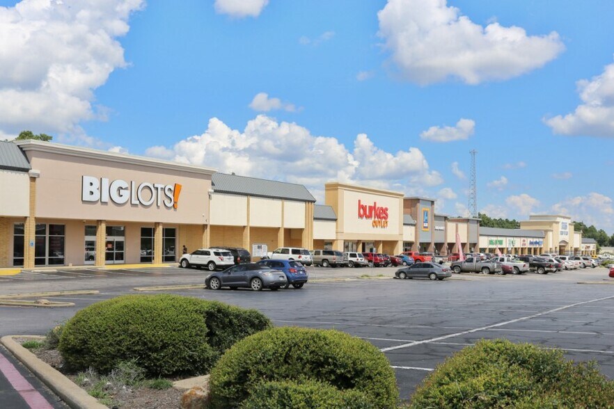 More Photos Of 1701-1733 NW Loop 281, Longview Unknown For Lease