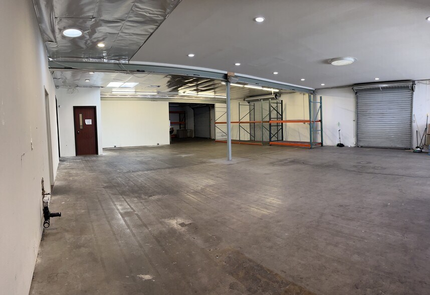 More Photos Of 2413 S Broadway, Santa Ana Manufacturing For Lease