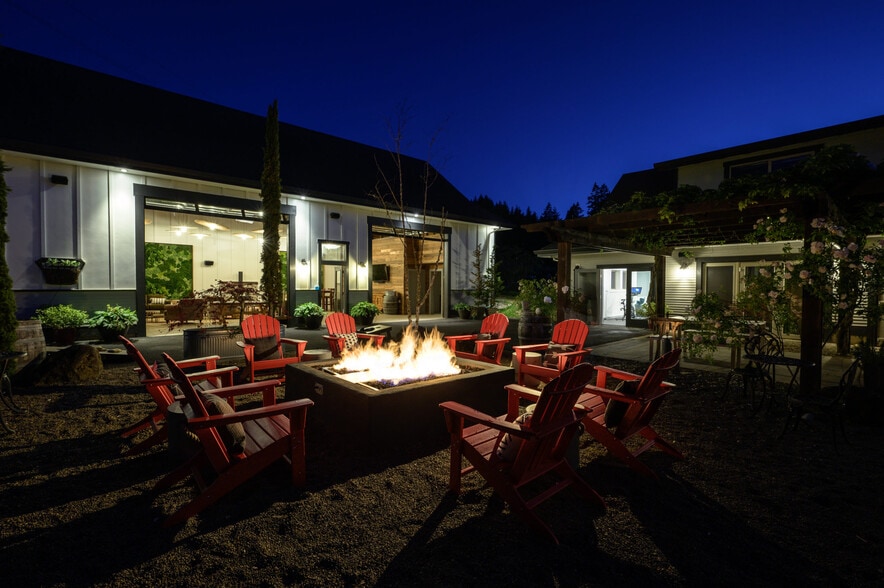 More Photos Of 20300 NE Highway 240, Newberg Hotel For Sale