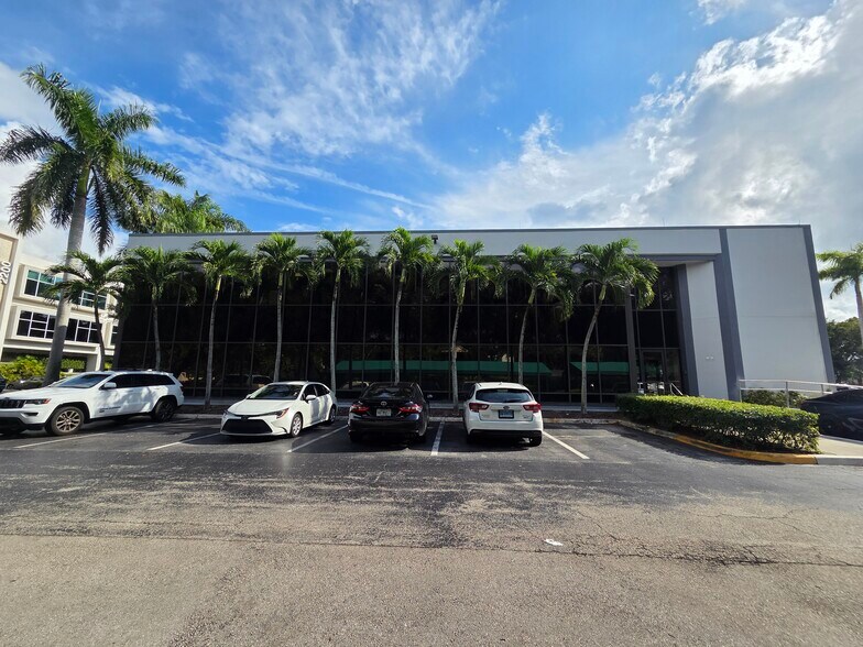 More Photos Of 2201 NW Corporate Blvd, Boca Raton Office For Lease