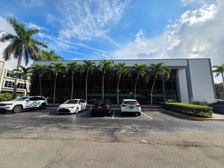More Photos Of 2201 NW Corporate Blvd, Boca Raton Medical For Lease