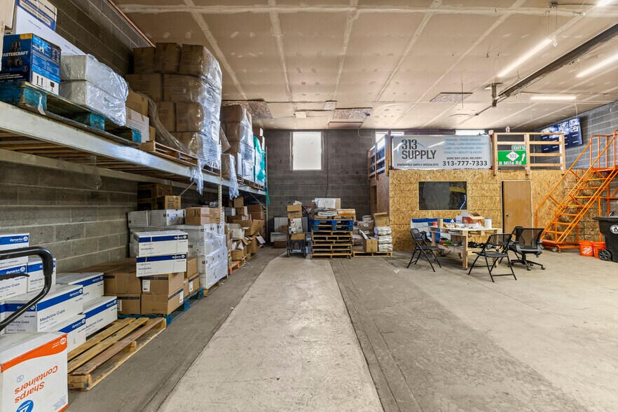More Photos Of 26289 W Eight Mile Rd, Redford Township Manufacturing For Lease