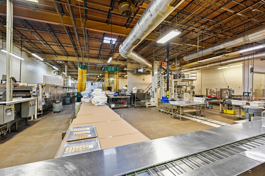 More Photos Of 4795 Commercial Plaza St, Winston-Salem Manufacturing For Sale