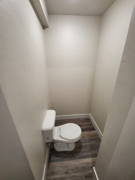 More Photos Of 184 W Pine St, Shelley Office Residential For Lease