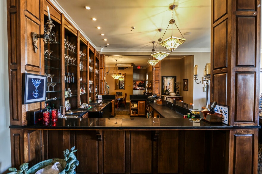 More Photos Of 1024 Noble St, Anniston Storefront Retail Office For Sale