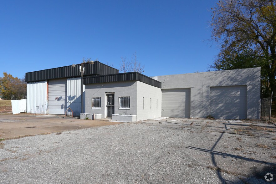 More Photos Of 1320 N Martin Luther King Ave, Oklahoma City Showroom For Sale