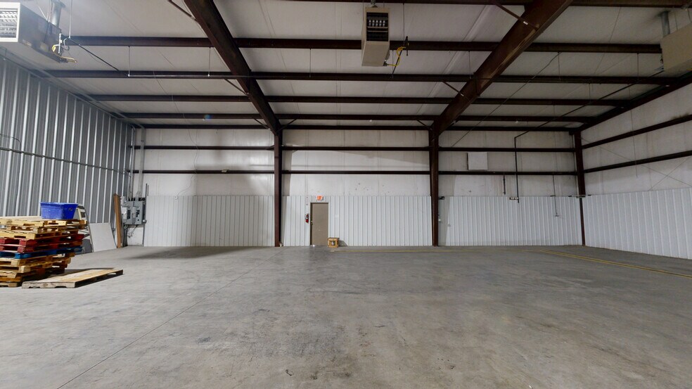 More Photos Of 413 Albano Dr, Springdale Warehouse For Lease