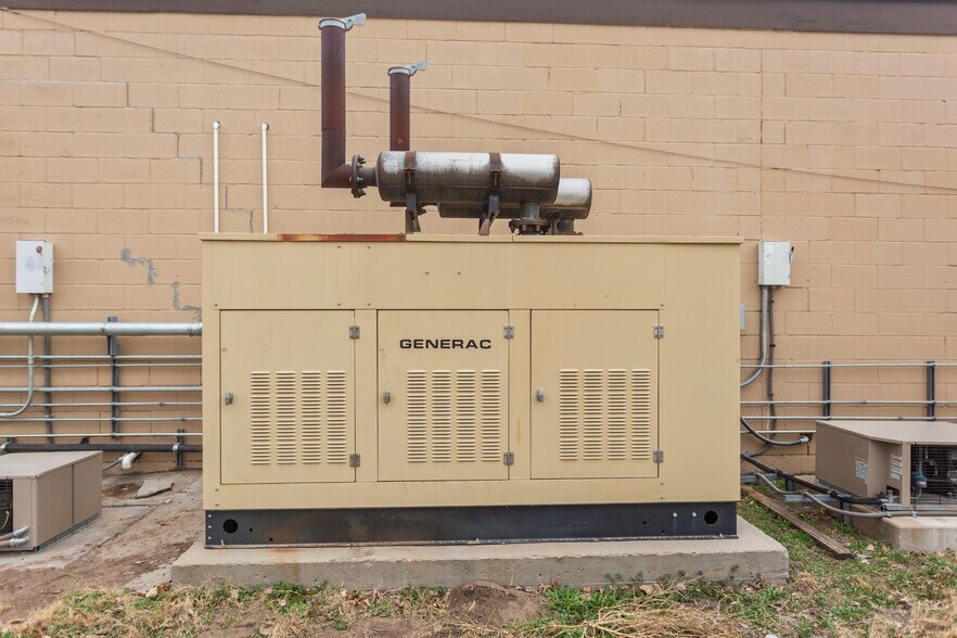 More Photos Of 101 E Commercial St, Miami General Retail For Sale