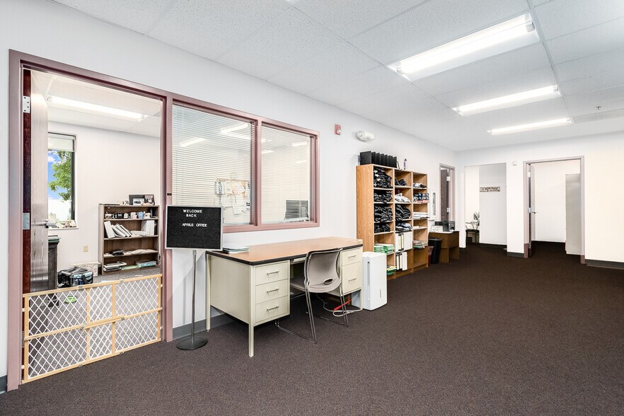 More Photos Of 355 Smoke Tree Plaza Dr, North Aurora Office For Lease