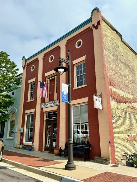 Primary Photo Of 5504 Main St, Flowery Branch Restaurant For Sale