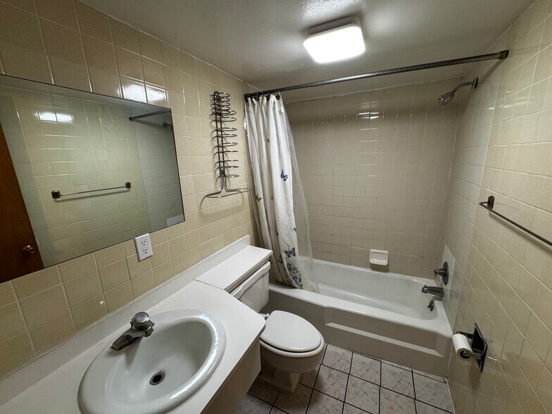 More Photos Of 960 N 3rd St, Laramie Hotel For Sale