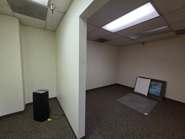 More Photos Of 4925 Indian School Rd NE, Salem Warehouse For Lease