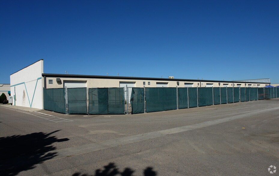 More Photos Of 332 Norfolk St, Aurora Light Manufacturing For Sale