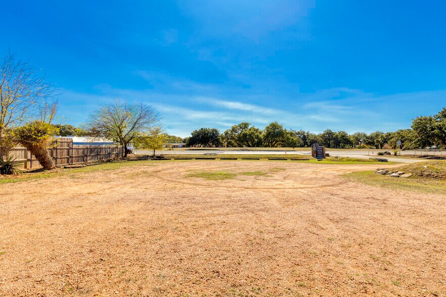 More Photos Of 1420 River Rd, Boerne Medical For Lease