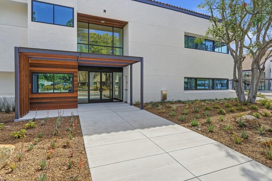 More Photos Of 5677 Oberlin Dr, San Diego Office For Sale