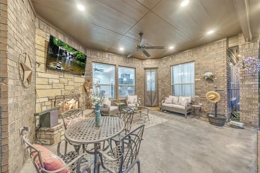 More Photos Of 7839 Blanchard Way, Fort Worth Specialty For Sale