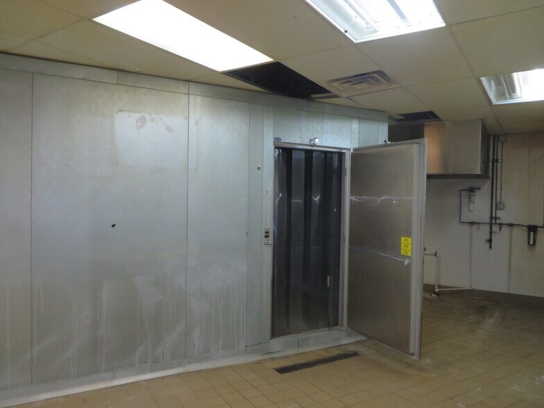 More Photos Of 568-570 Union Ave, Middlesex Freestanding For Lease