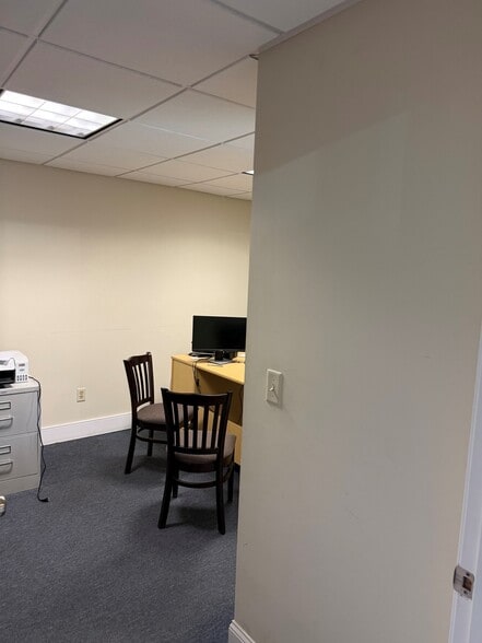 More Photos Of 65 Louis St, Newington Flex For Lease