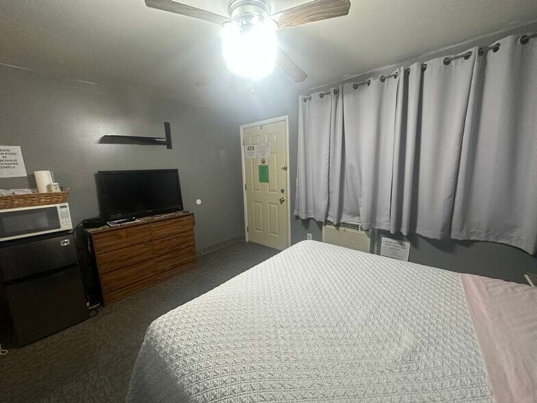 More Photos Of 810 E US Hwy 275, Ewing Hotel For Sale