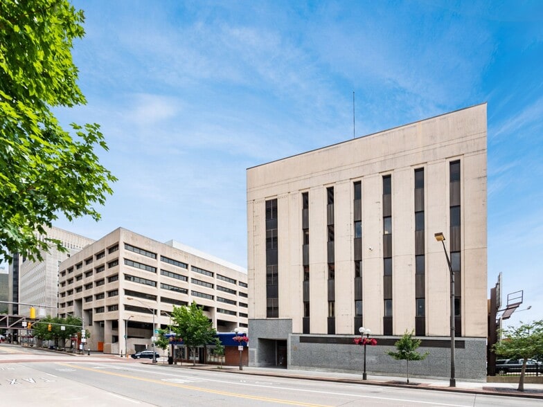 More Photos Of 168-170 N High St, Columbus Office For Lease