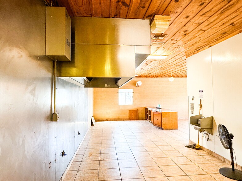 More Photos Of 115 E 8th St, Cisco Restaurant For Sale