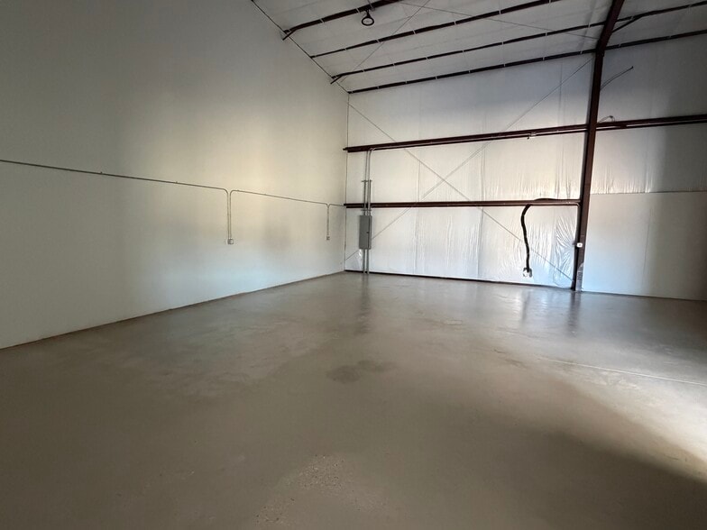 More Photos Of 16103 Grant Rd, Cypress Warehouse For Lease