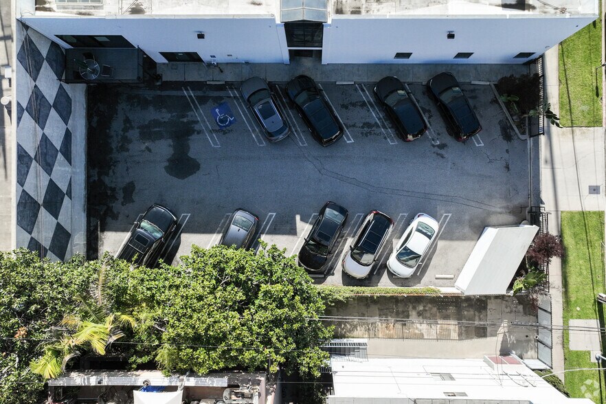 More Photos Of 2300 S Sepulveda Blvd, Los Angeles Office For Lease