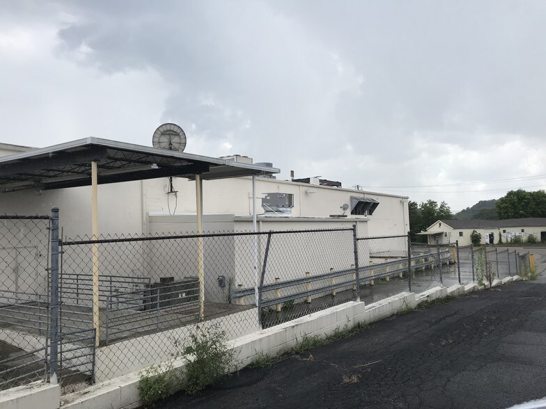 More Photos Of 800 Noble St, Anniston Freestanding For Lease